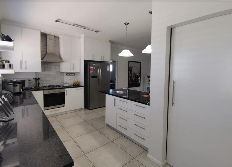 3 Bedroom Property for Sale in Country Club Western Cape